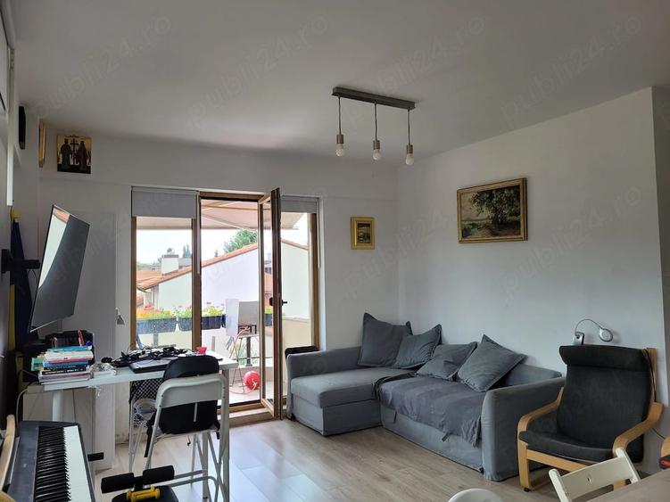 Apartament cu 4 camere decomandat în Dămăroaia