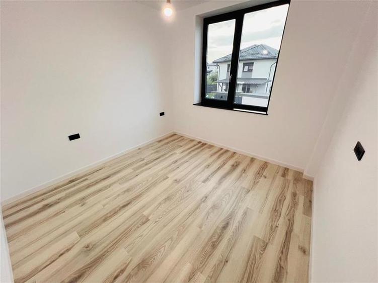 Duplex cu 4 camere cu Canalizare în Valea Lupului