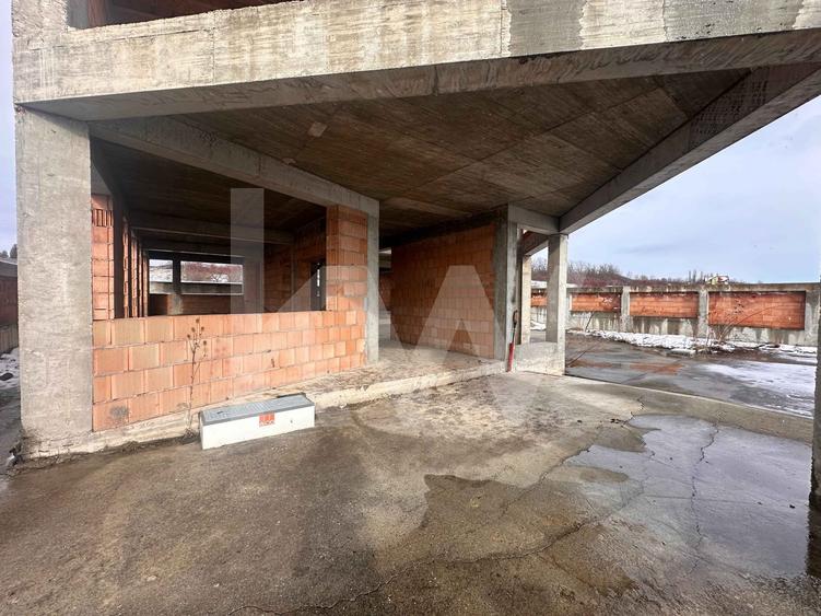 Casă individuală cu 8 camere cu Canalizare în Daia