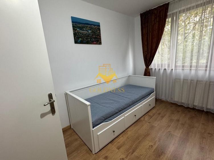 Apartament cu 3 camere decomandat, mobilat în Central — fotografia 3