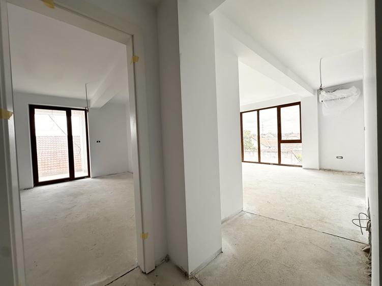 Apartament cu 2 camere decomandat în Fratelia
