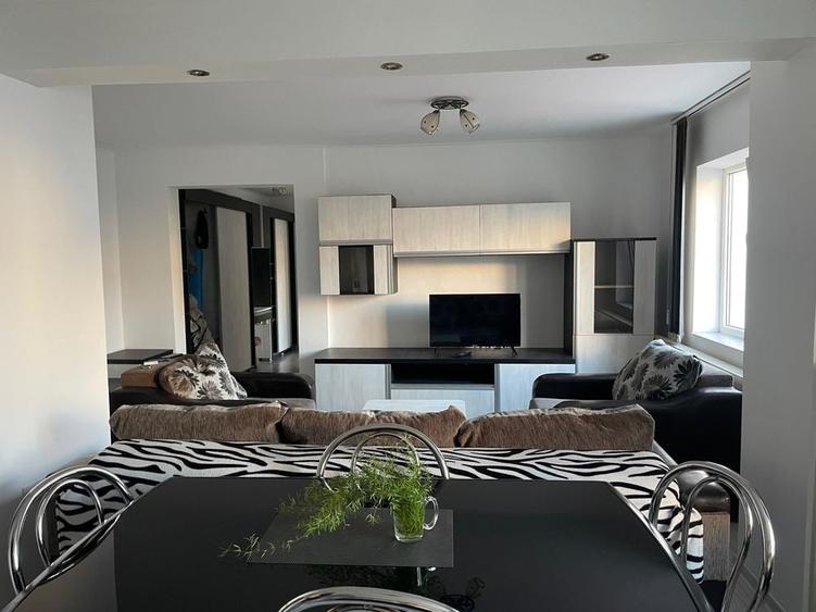 Apartament cu 3 camere decomandat în Exterior Vest