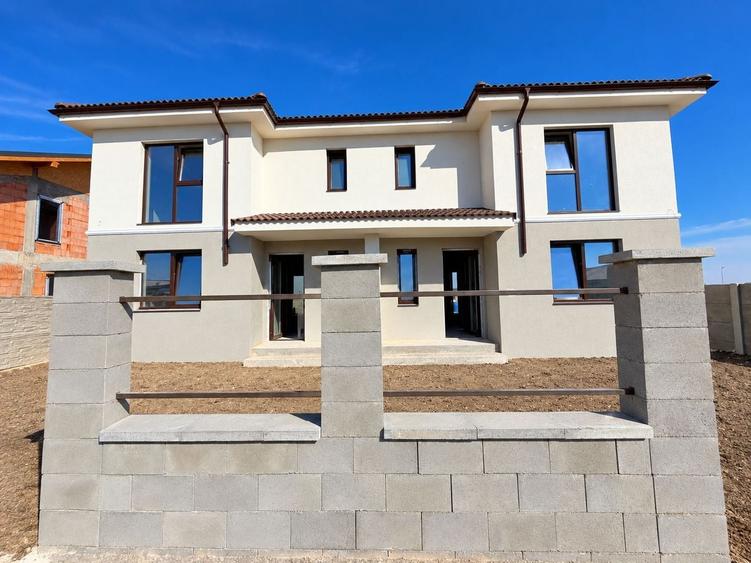 Duplex cu 4 camere cu Canalizare în Moșnița Nouă