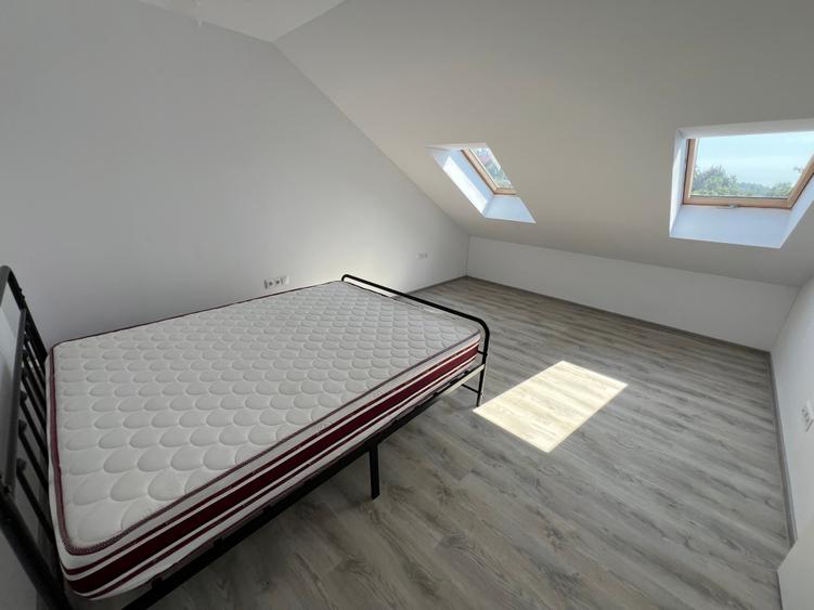 Duplex cu 4 camere cu Canalizare în Aeroport