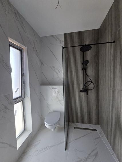 Vand casa cu 5 camere si 3 bai sau schimb cu Penthouse minim 3 camere - 1