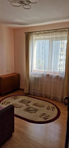 Apartament cu 3 camere decomandat, mobilat în Mircea cel Bătrân