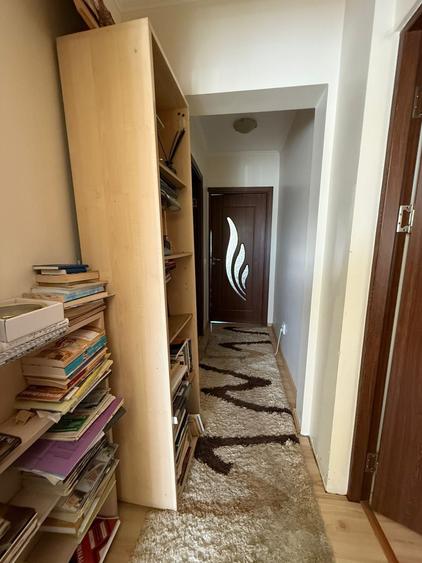 Apartament cu 3 camere semidecomandat în Careiului