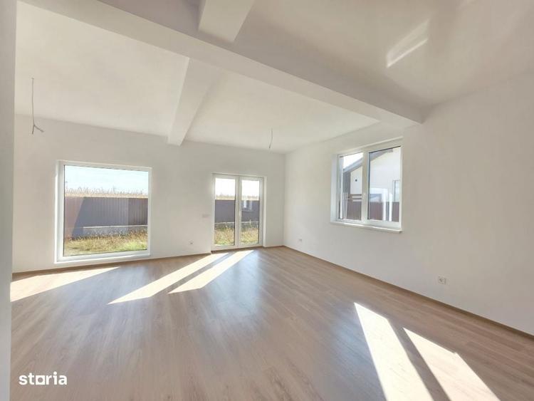 Casă cu 4 camere cu Teren 390 Mp în Sânpetru