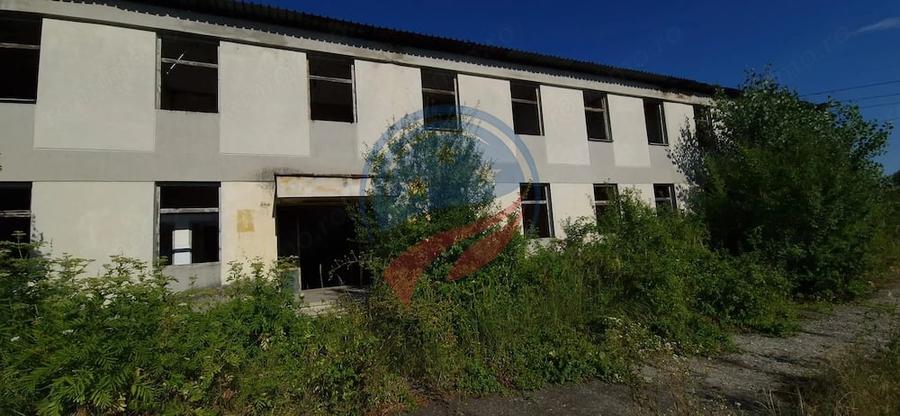 Spațiu comercial, de 721 mp, în Periferie