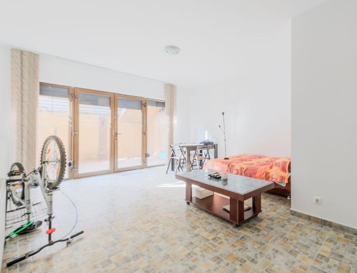 Apartament cu 2 camere semidecomandat, mobilat în Apusului