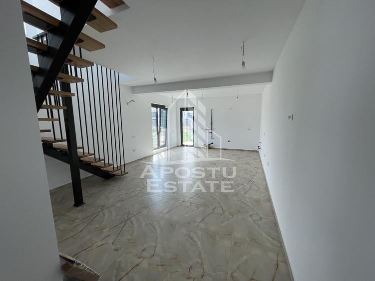 Duplex cu 4 camere cu Canalizare în Covaci