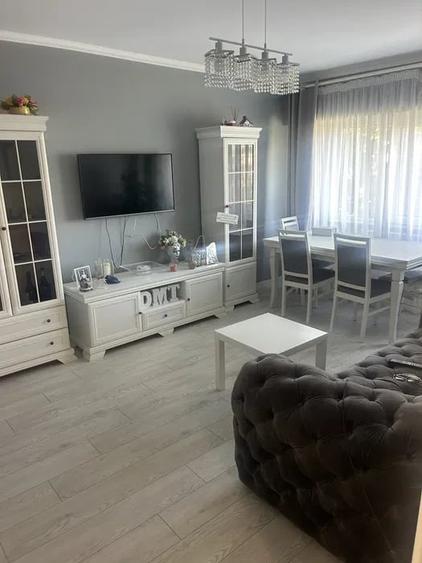 Apartament cu 3 camere decomandat, mobilat în Dacia