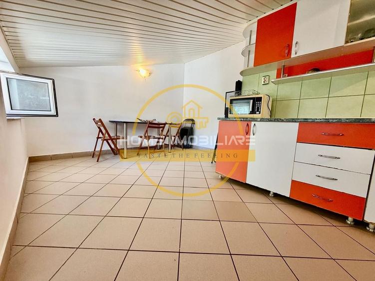 Apartament cu 4 camere decomandat, mobilat în Central