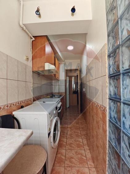 Garsonieră decomandată, mobilată în Craiter