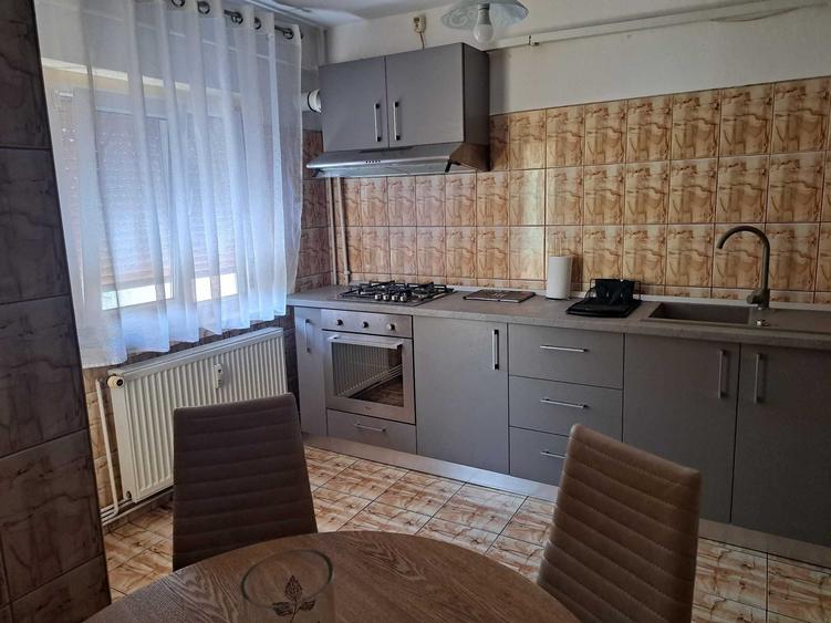 Apartament cu 3 camere decomandat în George Enescu