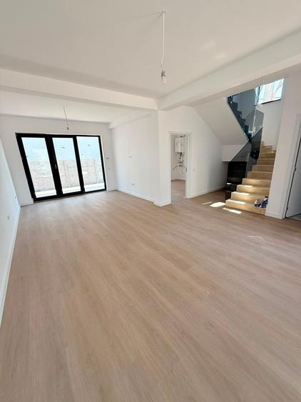 Casă individuală cu 4 camere cu Teren 220 Mp în Prelungirea Ghencea