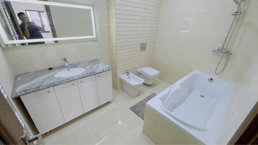Apartament cu 3 camere decomandat în Exterior Vest