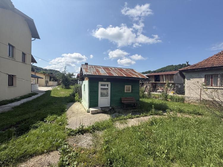 Casă individuală cu 3 camere cu Canalizare în Ocina de Jos