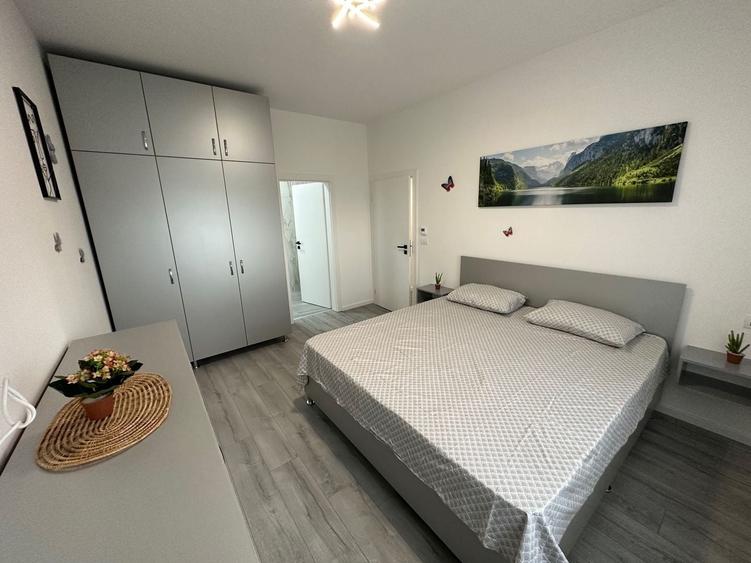 Apartament cu 3 camere decomandat în Aradului