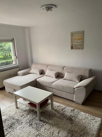 Apartament cu 2 camere decomandat în Florilor