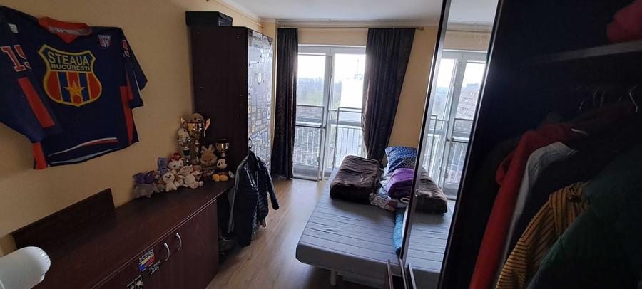 Apartament cu 3 camere semidecomandat în Baba Novac