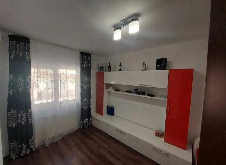 Apartament cu 2 camere decomandat în Rusu de Jos