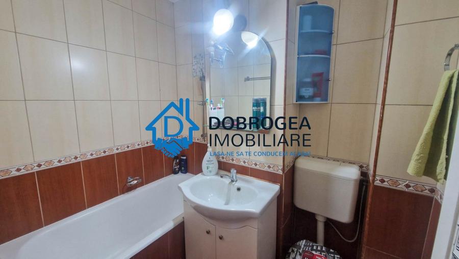 Apartament cu 3 camere semidecomandat, mobilat în Vest