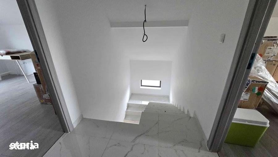 Casă cu 5 camere cu Teren 240 Mp în Holboca