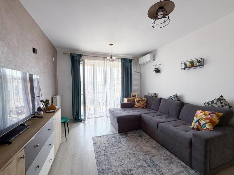 Apartament cu 3 camere decomandat în Tractorul