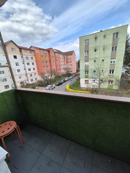 Apartament cu 3 camere semidecomandat în Hipodrom 2