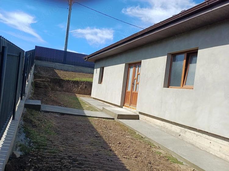 Casă cu Teren 460 Mp în Cristești