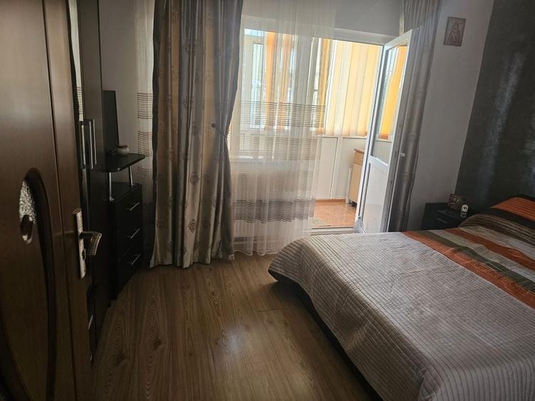 Apartament cu 3 camere decomandat în Găvana