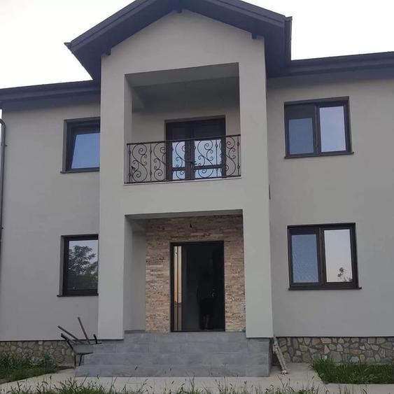 Casă cu 4 camere în Dragomirești-Deal