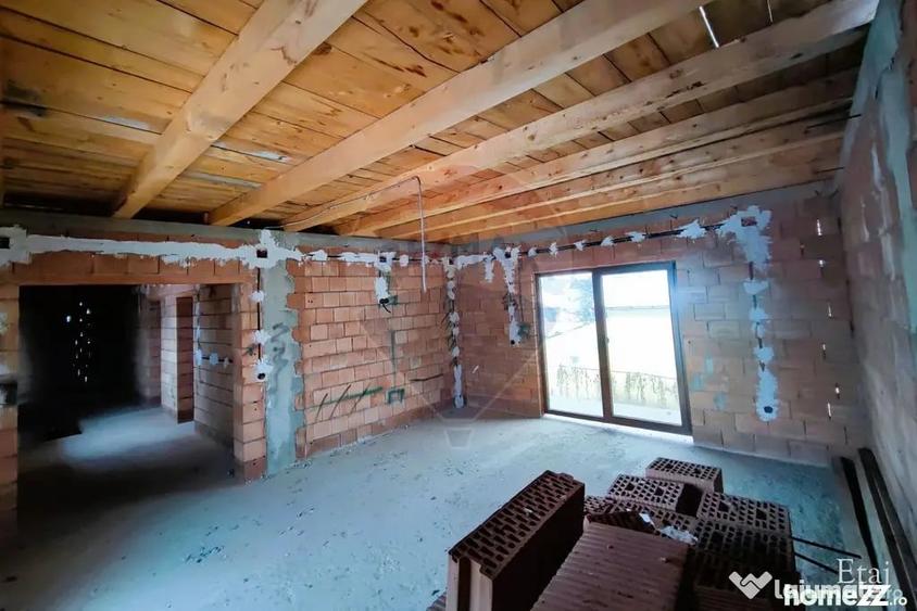 Casă cu 7 camere cu Teren 300 Mp în Central