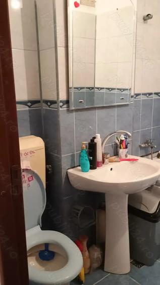 Apartament cu 3 camere decomandat în Micro II