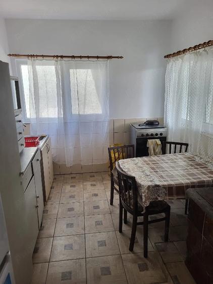 Casă cu 4 camere cu Teren 2000 Mp în Banloc