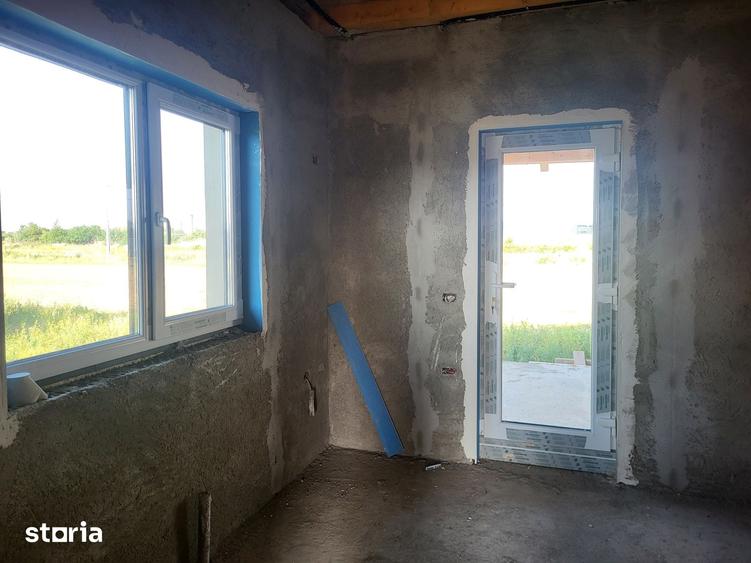 Casă cu 4 camere cu Teren 500 Mp în Sântandrei