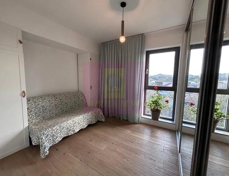 Apartament cu 3 camere decomandat în Tei