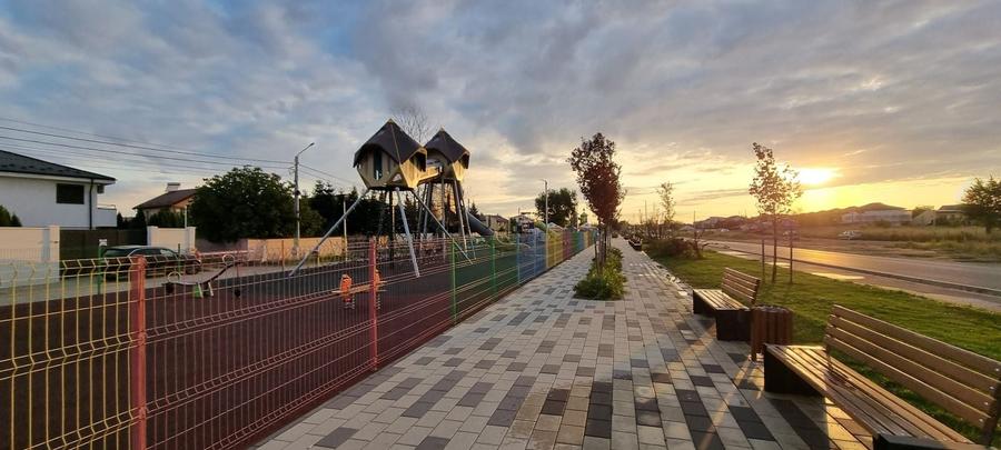 Casă individuală cu 5 camere cu Canalizare în Ultracentral