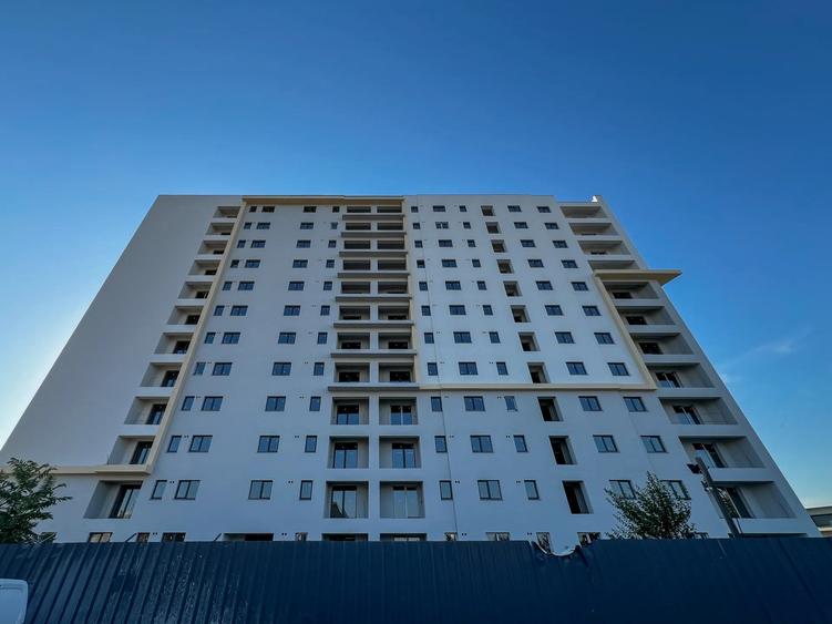 Apartament cu 3 camere decomandat în Titan