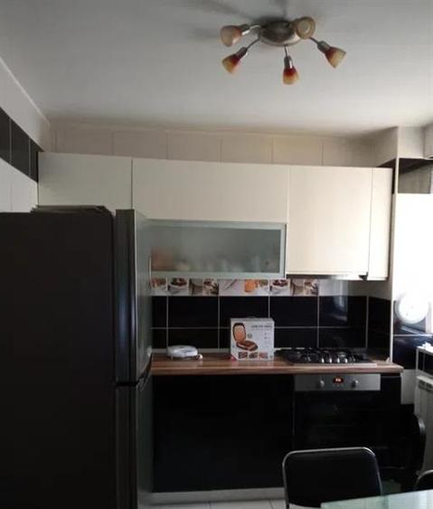 Apartament cu 2 camere semidecomandat în 1 Mai