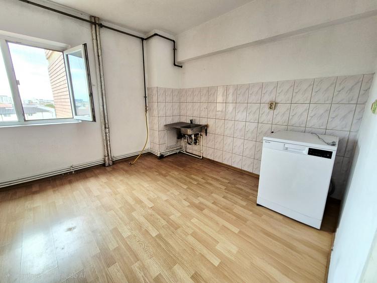 Apartament cu 4 camere decomandat în Poarta 6