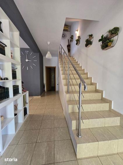 Casă cu 5 camere cu Teren 226 Mp în Fundeni