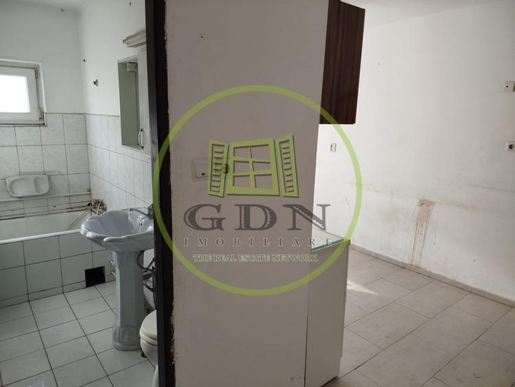 Apartament cu 3 camere semidecomandat în Valenta