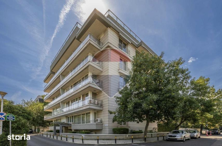 Apartament cu 4 camere decomandat în Primăverii