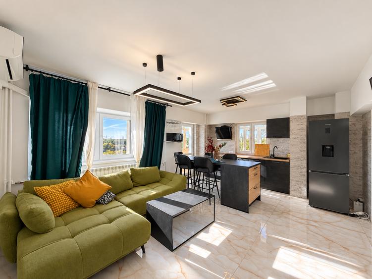 Apartament cu 3 camere semidecomandat în Băneasa