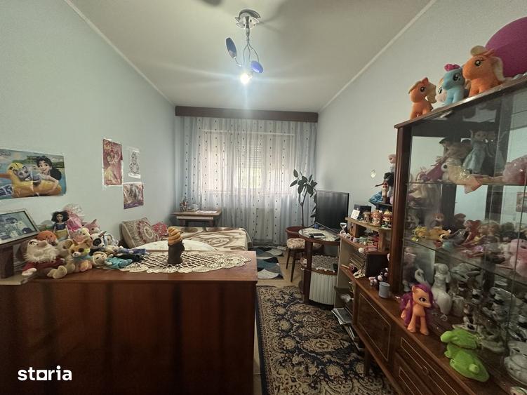 Apartament cu 3 camere semidecomandat în Malu Roșu