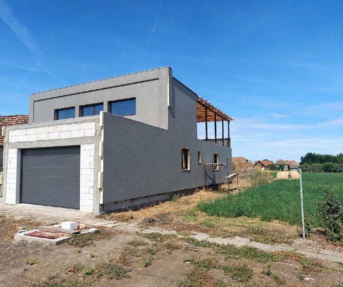 Casă cu 2 camere cu Teren 1600 Mp în Gottlob