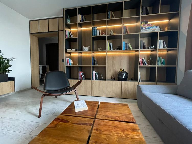 Apartament cu 3 camere semidecomandat, mobilat în Semicentral