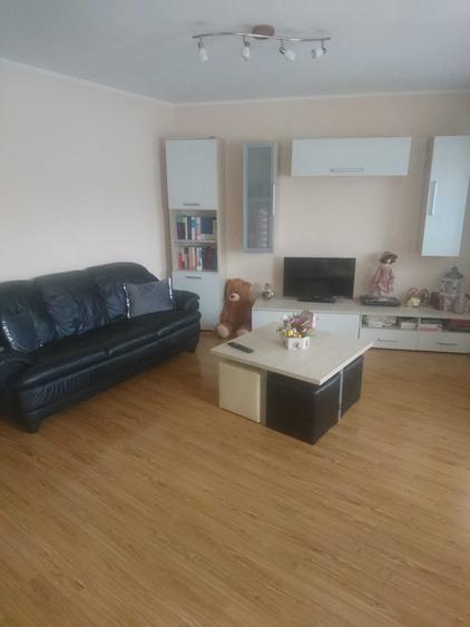 Apartament cu 3 camere decomandat în Exterior Vest